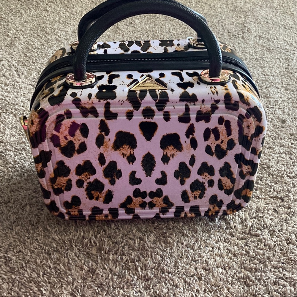 Triforce travel case